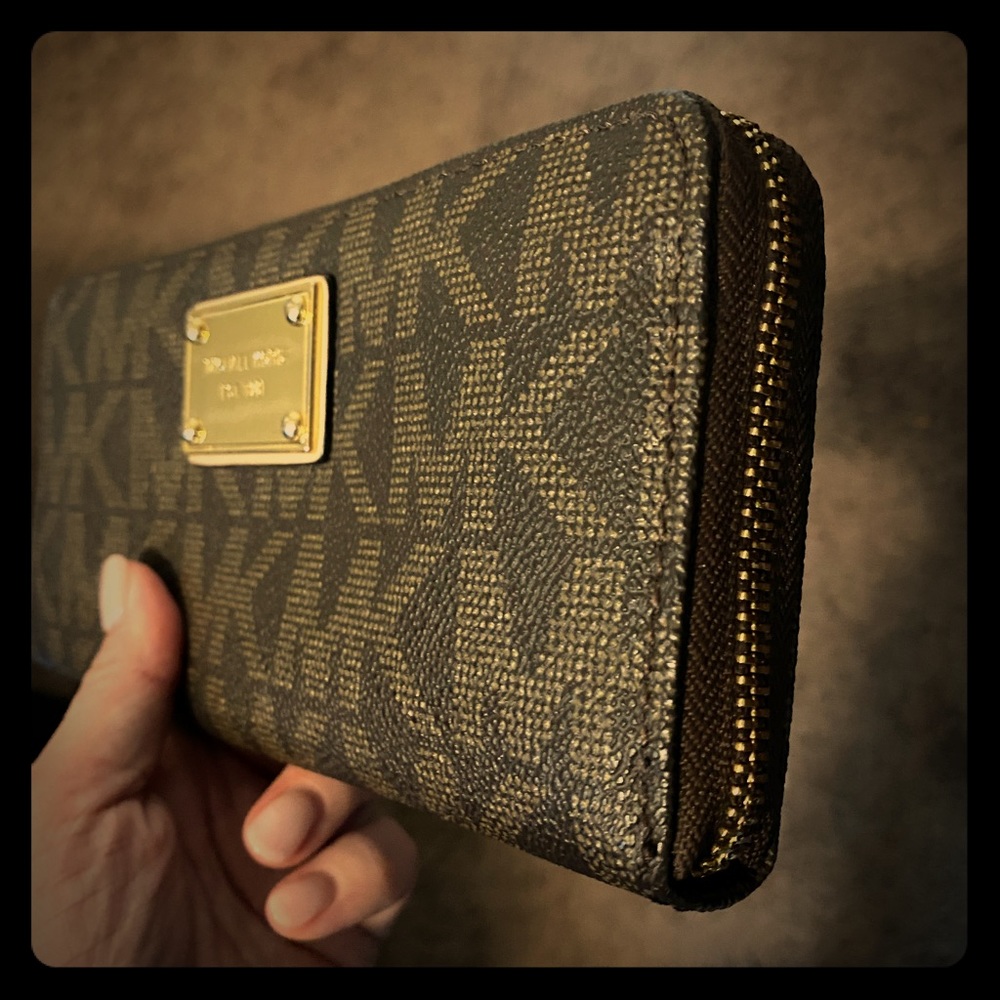 Michael Kors Electronics Wallet